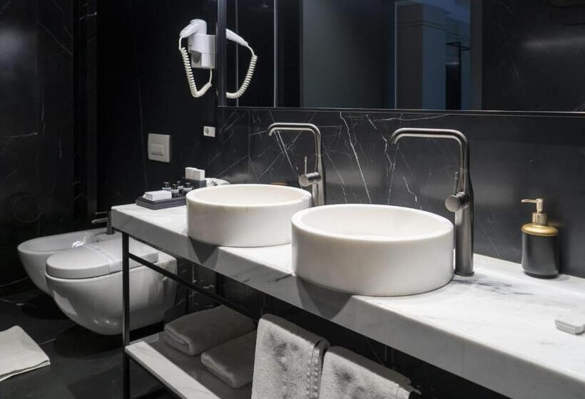 带阳台套房, Moncafe Hotel Etico Tirana