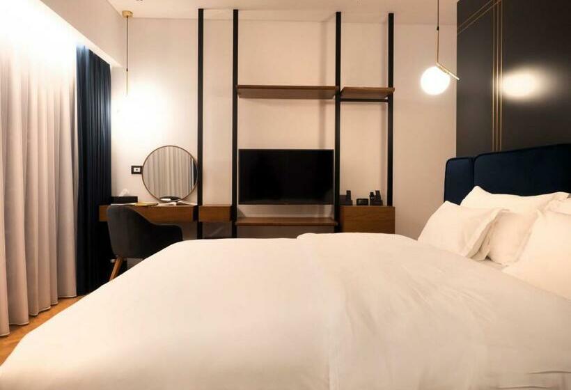 带阳台的豪华间, Moncafe Hotel Etico Tirana