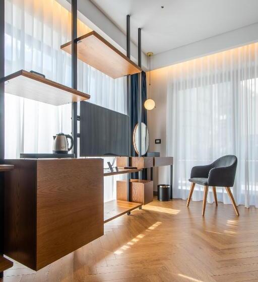 带阳台的豪华间, Moncafe Hotel Etico Tirana