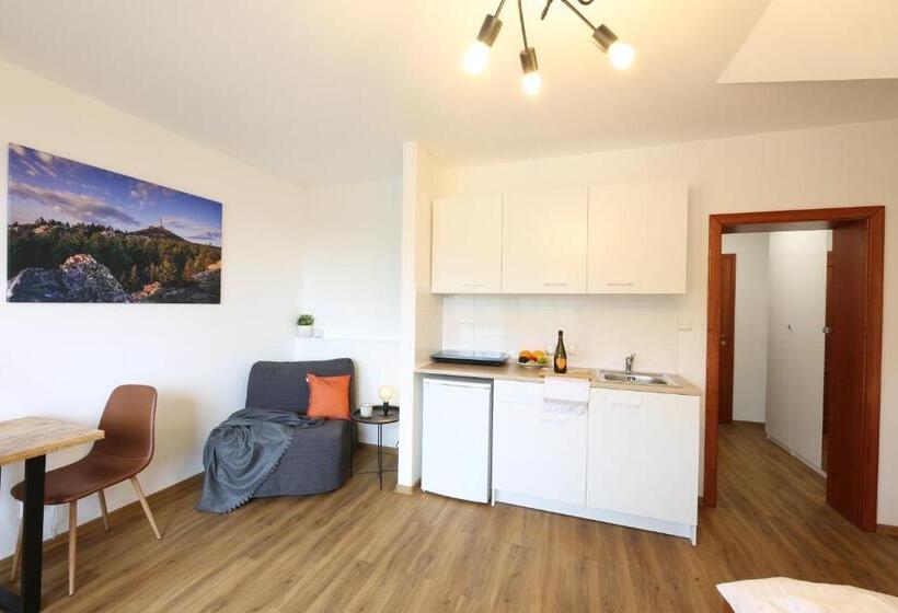 شقة غرفة نوم واحدة مزودة بشُرفة, úpatí Ještědu   Apartmány