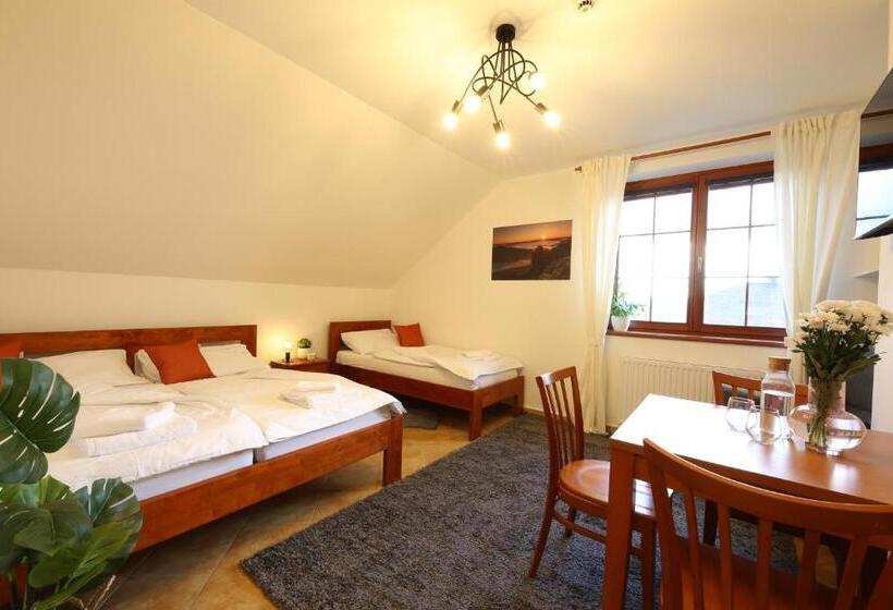 شقة غرفة واحدة, úpatí Ještědu   Apartmány