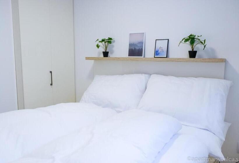 Апартаменты 1 Спальня с Балконом, Apartmány Valča