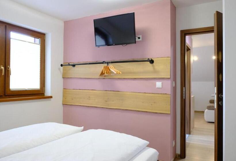 침실 2개 아파트, Apartmány Valča