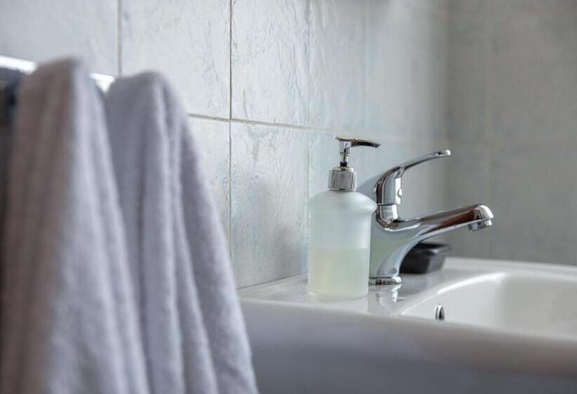 Трехместный Номер Стандарт с Балконом, B&b Della Stazione