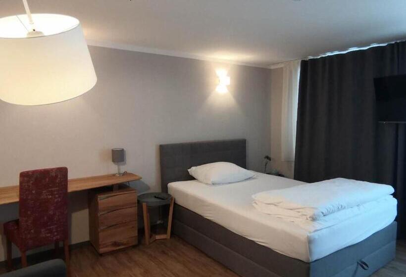 Студия Стандарт, Motel Q   Das Kleine Stadt