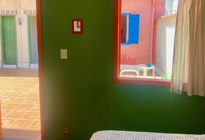 اتاق اکونومی, Vila Santê