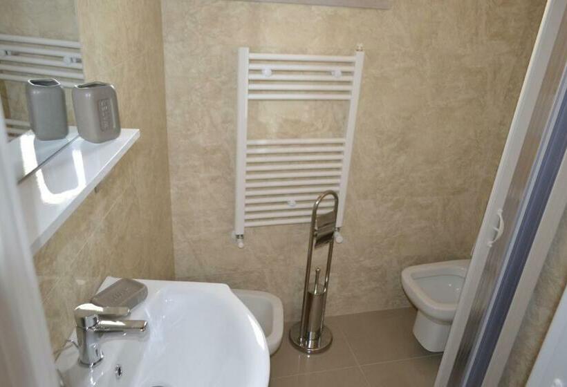 Номер Стандарт, Attica B&b