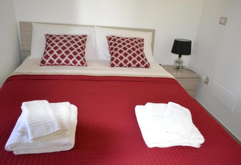Семейный Номер, Attica B&b