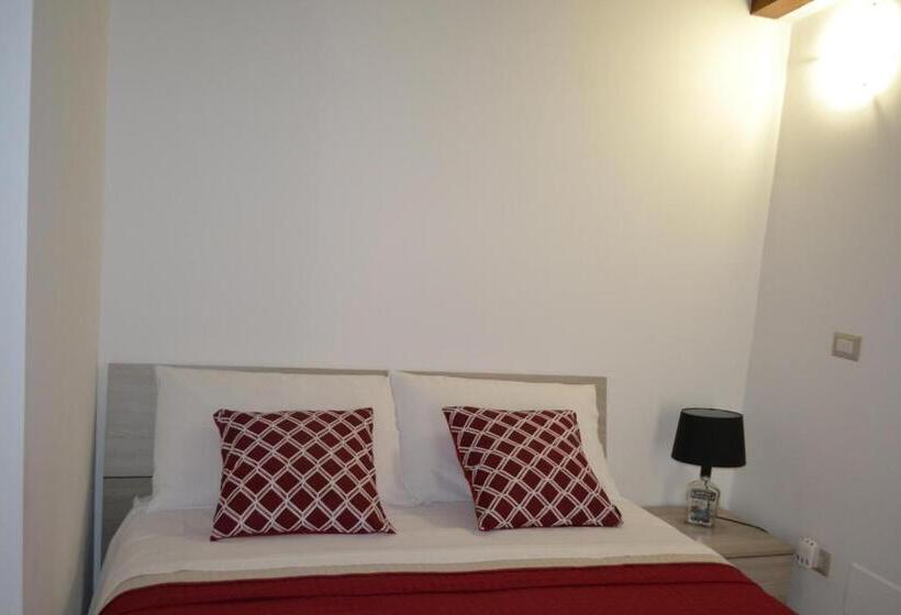 Семейный Номер, Attica B&b