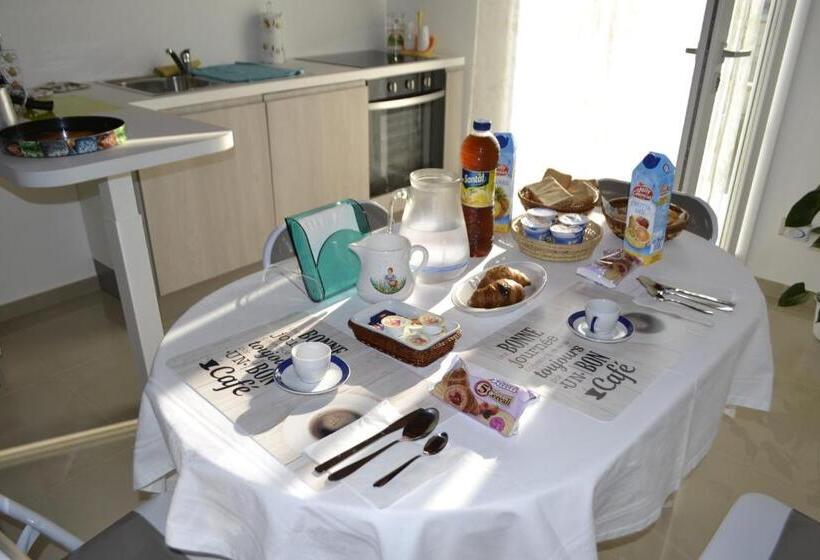 Семейный Номер, Attica B&b