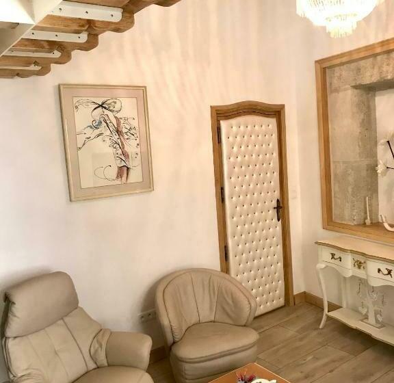 اتاق لوکس, Couvent Des Carmes
