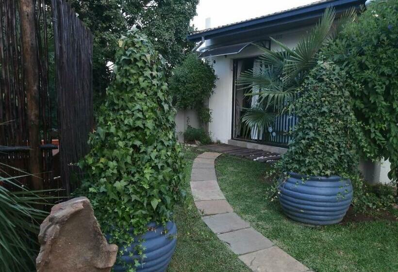 Family Suite, Roxy S Rest Guest House