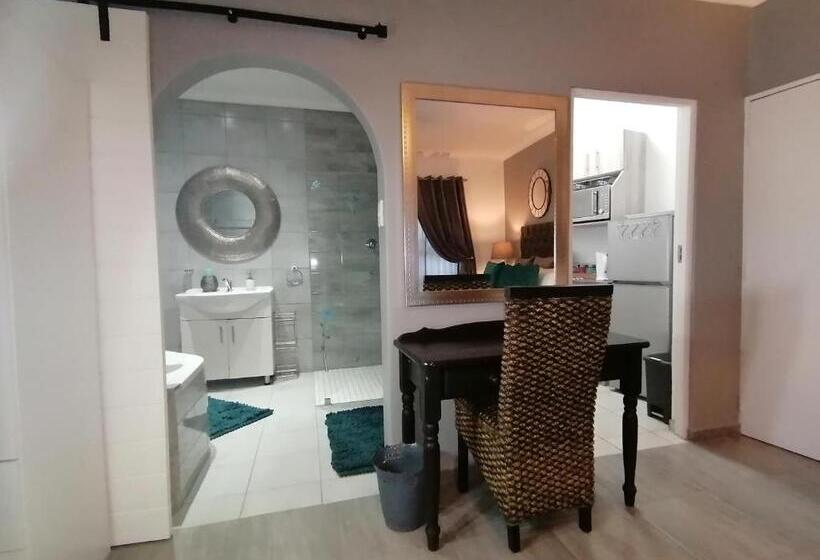 Family Suite, Roxy S Rest Guest House