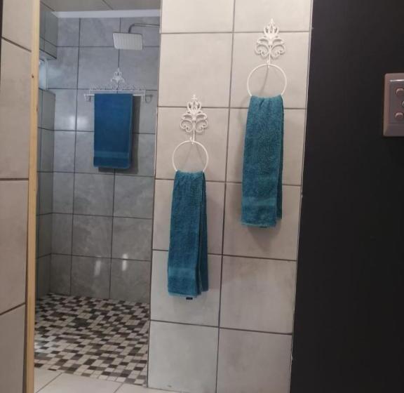 Люкс, Roxy S Rest Guest House