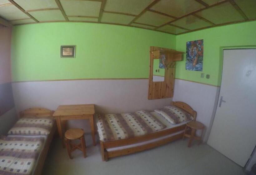اتاق استاندارد سه نفره, Turistika Ubytovňa Sivá Brada