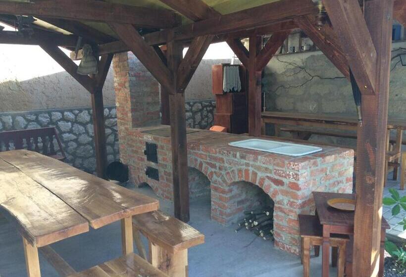Люкс, Gádoros Vendégház
