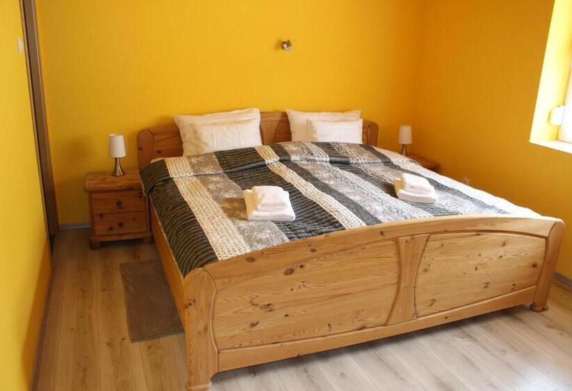 Номер Deluxe Кровать Кинг, Kedvenc Vendégház