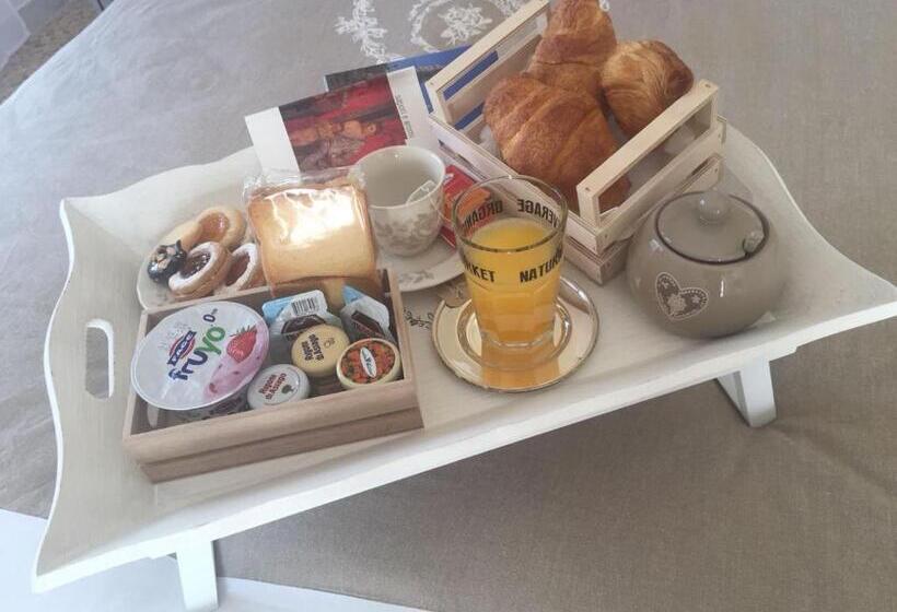 اتاق لوکس سه تخته, Pompei Palace B&b