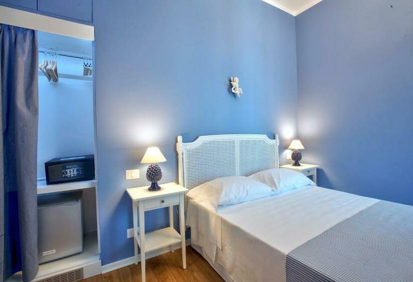 اتاق لوکس با بالکن و چشم‌انداز دریا, B&b Del Corso