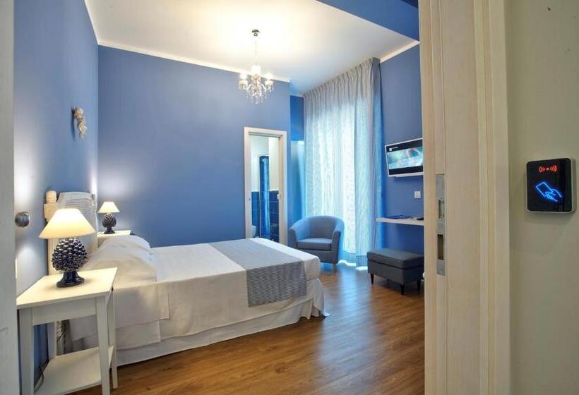 اتاق لوکس با بالکن و چشم‌انداز دریا, B&b Del Corso