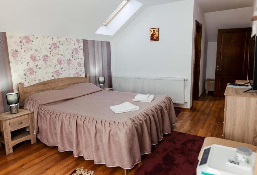 Трехместный Номер Классика, Casa Marta