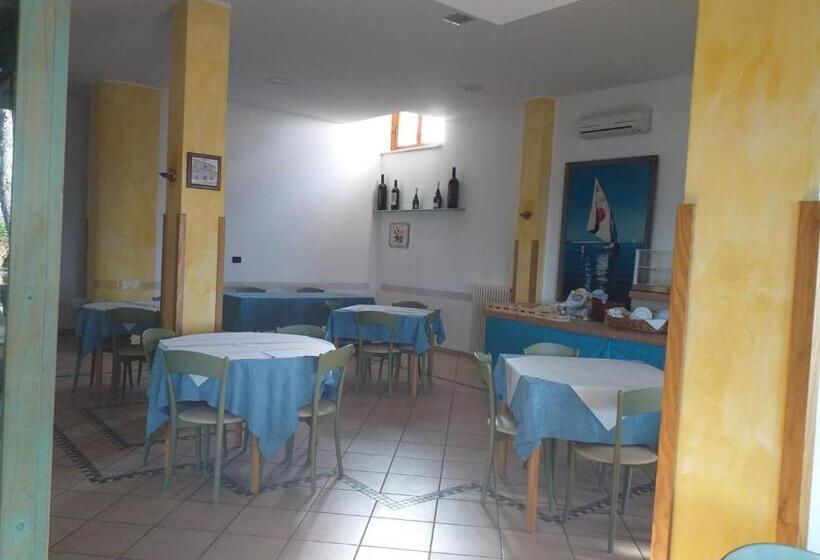 اتاق استاندارد یک نفره, Room In Bb   Spacious Double Room By The Sea