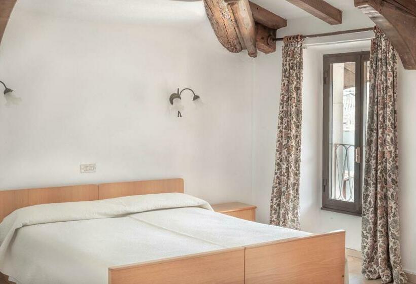 اتاق استاندارد با چشم‌انداز دریاچه, Albergo Bellavista