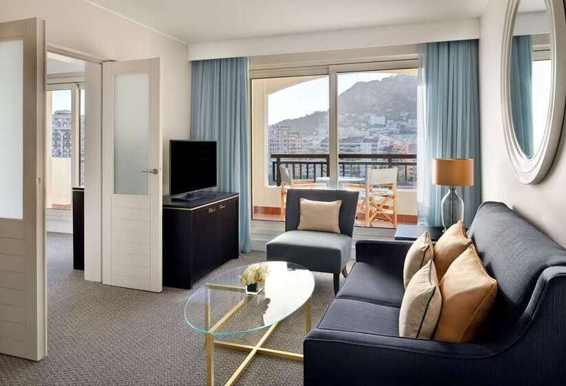 جناح, Hilton Okinawa Chatan Resort