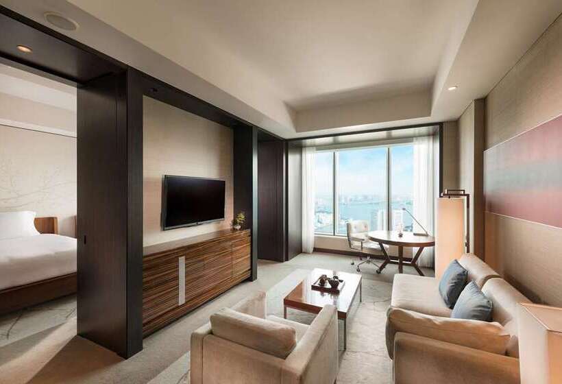 جناح, Hilton Okinawa Chatan Resort