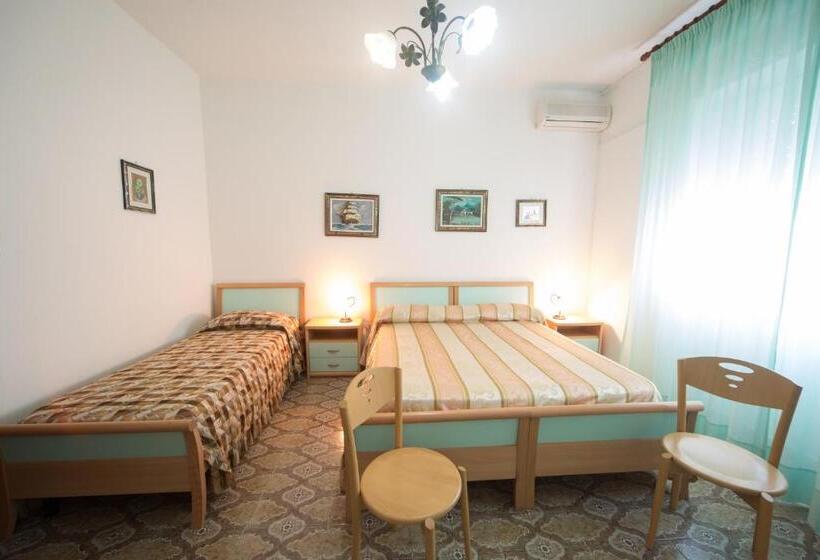 Номер Стандарт Трехместный, Albergo Europa