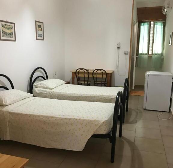 Номер Стандарт Индивидуальный, Albergo Europa