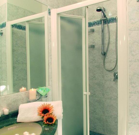 Camera Familiare, Thea & Residence