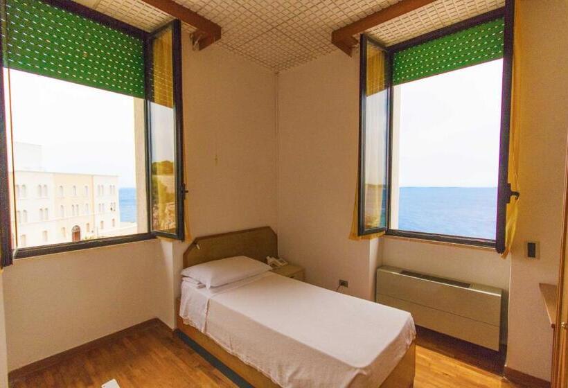Четырехместный Номер Стандарт Вид на Море, Albergo Palazzo