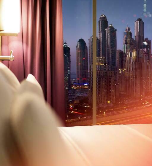 Номер Superior, Pullman Dubai Jumeirah Lakes Towers