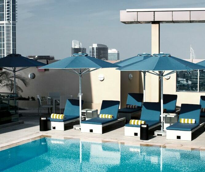 Номер Executive, Pullman Dubai Jumeirah Lakes Towers