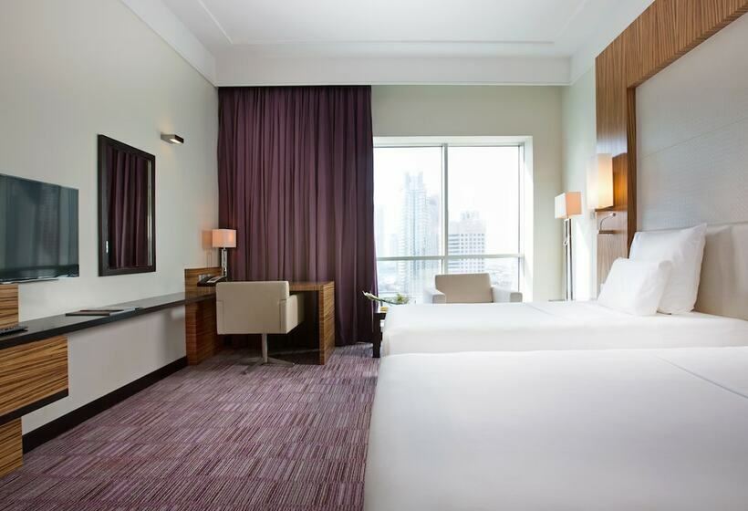Номер Executive, Pullman Dubai Jumeirah Lakes Towers