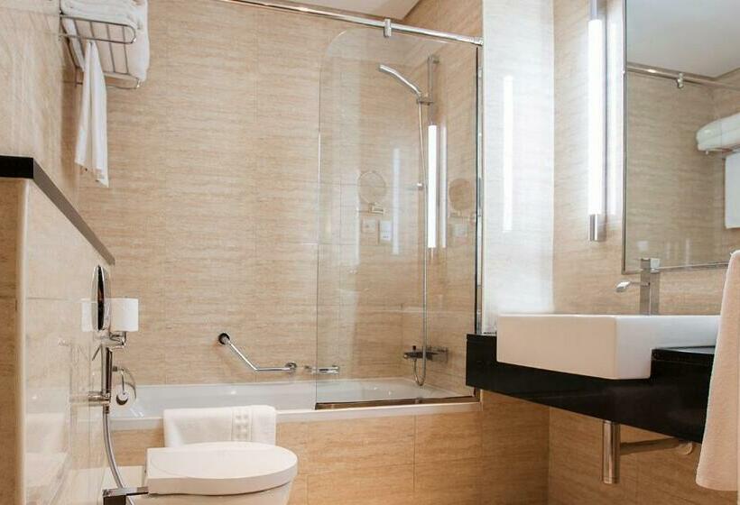 Люкс 3 Спальни, Pullman Dubai Jumeirah Lakes Towers