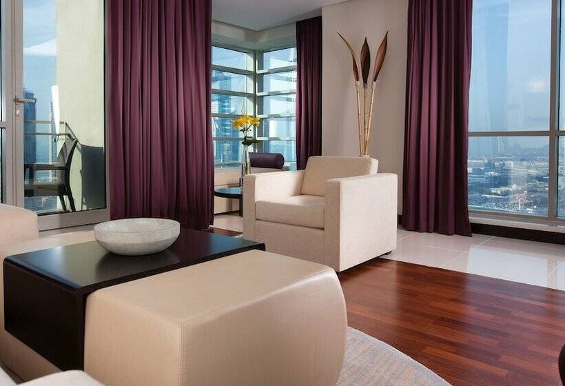 Люкс 3 Спальни, Pullman Dubai Jumeirah Lakes Towers