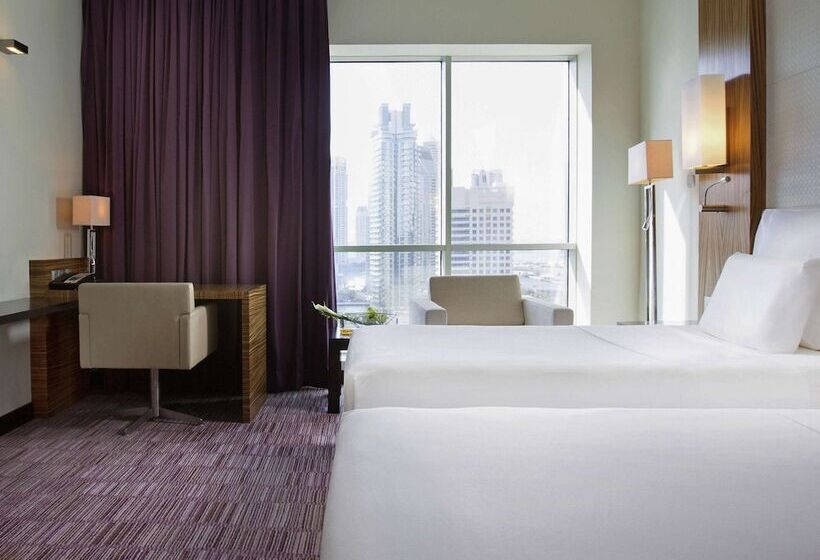 Номер Superior, Pullman Dubai Jumeirah Lakes Towers