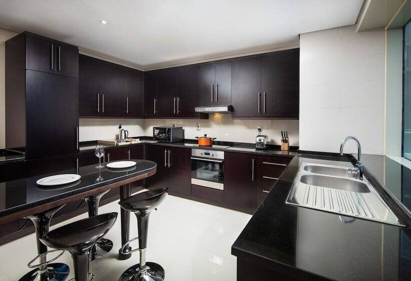 Люкс 3 Спальни, Pullman Dubai Jumeirah Lakes Towers