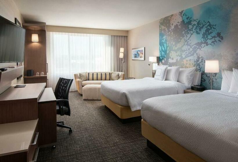 غرفة ديلوكس مطلة على حمام السباحة, Courtyard By Marriott Irvine Spectrum
