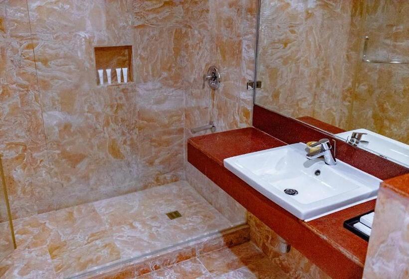 小型套房, Crown Regency Beach Resort