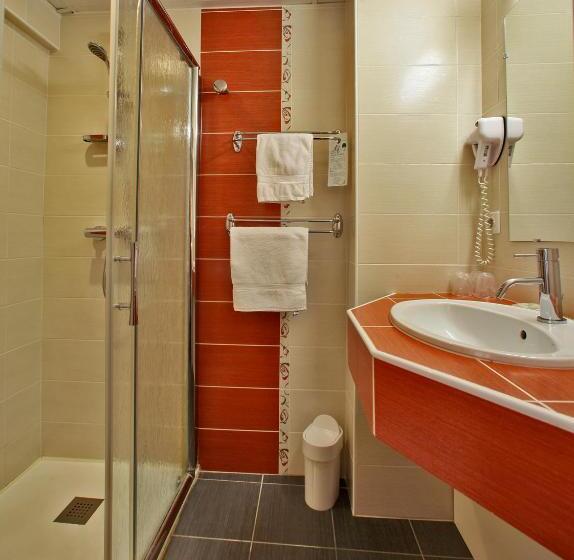 スタンダードトリプルルーム, Hôtel Le Madrigal