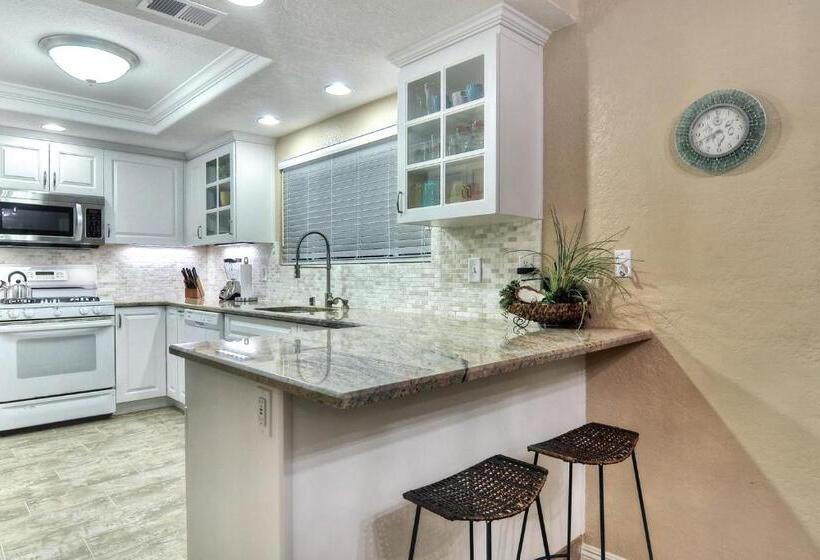Апартаменты 2 Спальни, North Beach C