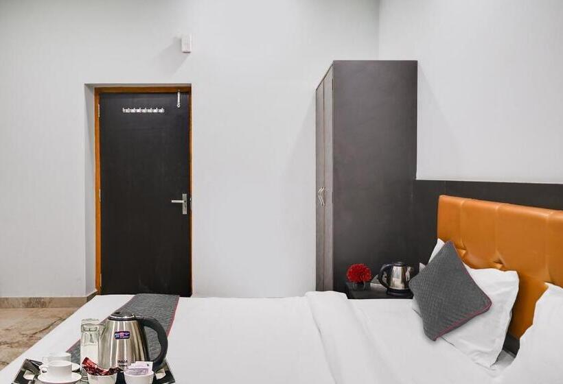 Трехместный Номер Deluxe, Super Townhouse Oak Hotel Ar Ganges Premium