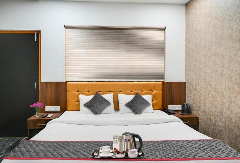 Трехместный Номер Deluxe, Super Townhouse Oak Hotel Ar Ganges Premium