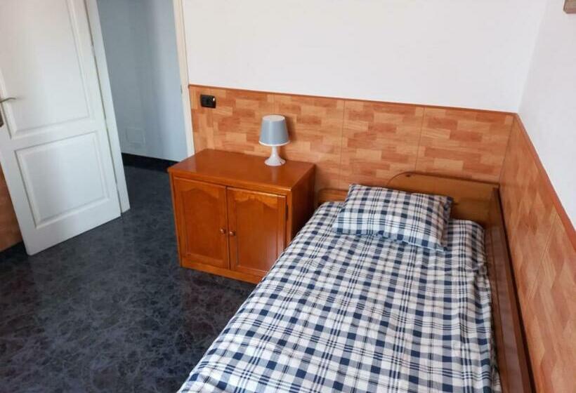 اتاق استاندارد یک نفره, Sunset House