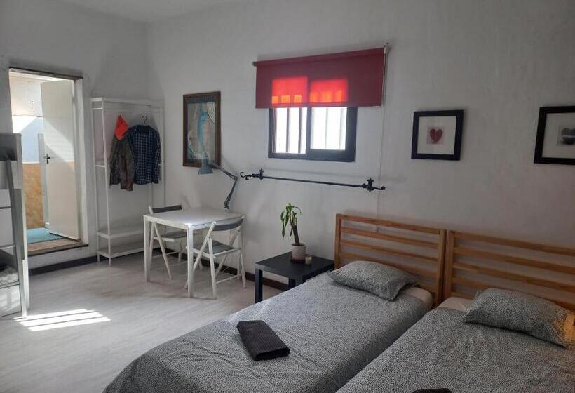 اتاق استاندارد چهار تخته, Sunset House