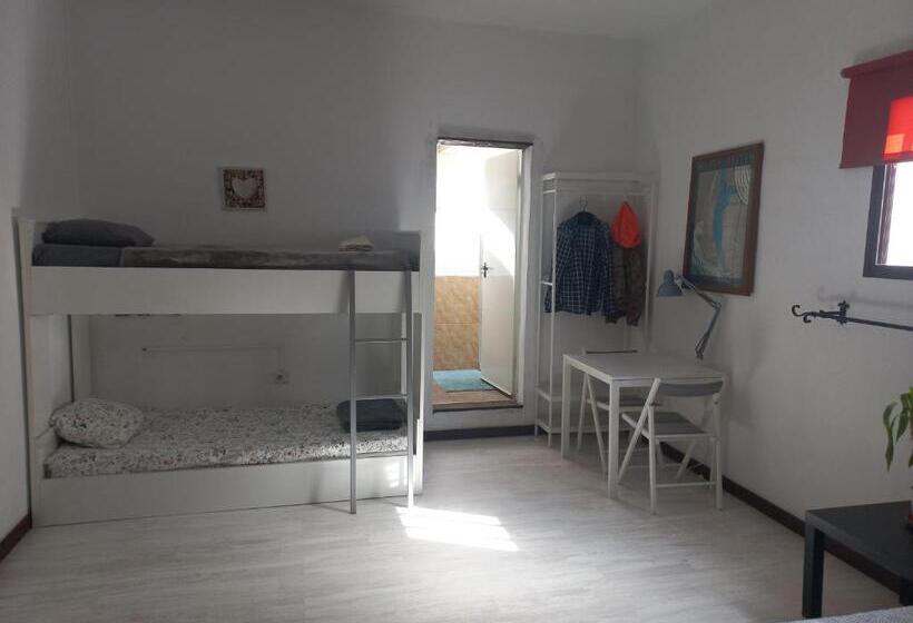 خانه 4 خوابه, Sunset House