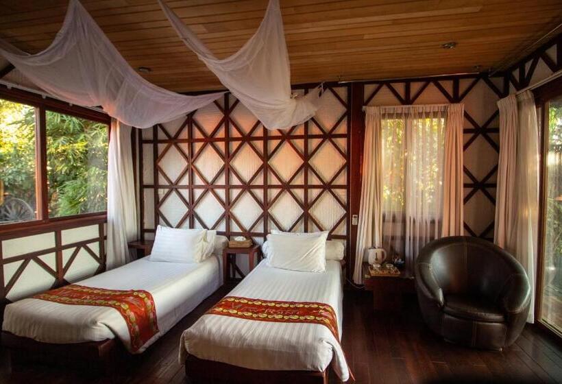 اتاق لوکس با بالکن, Viewpoint Ecolodge